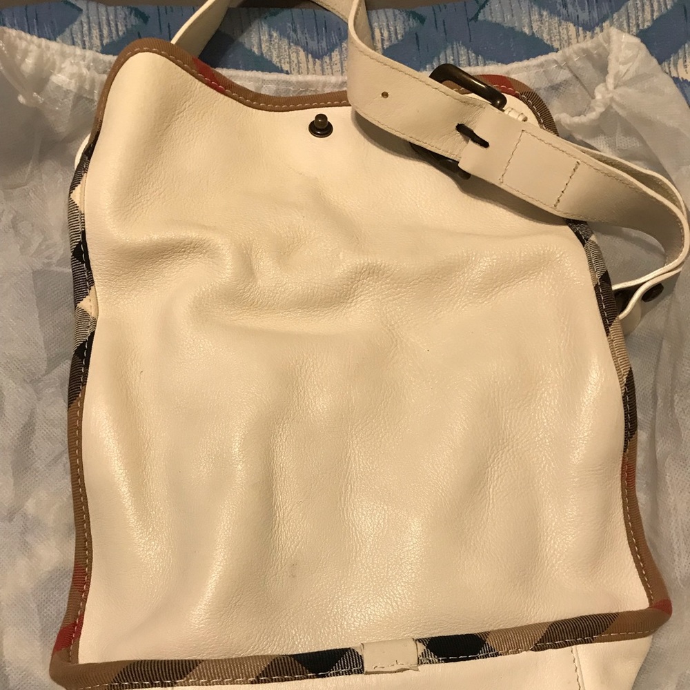 Burberry Purse🖤💯❤️